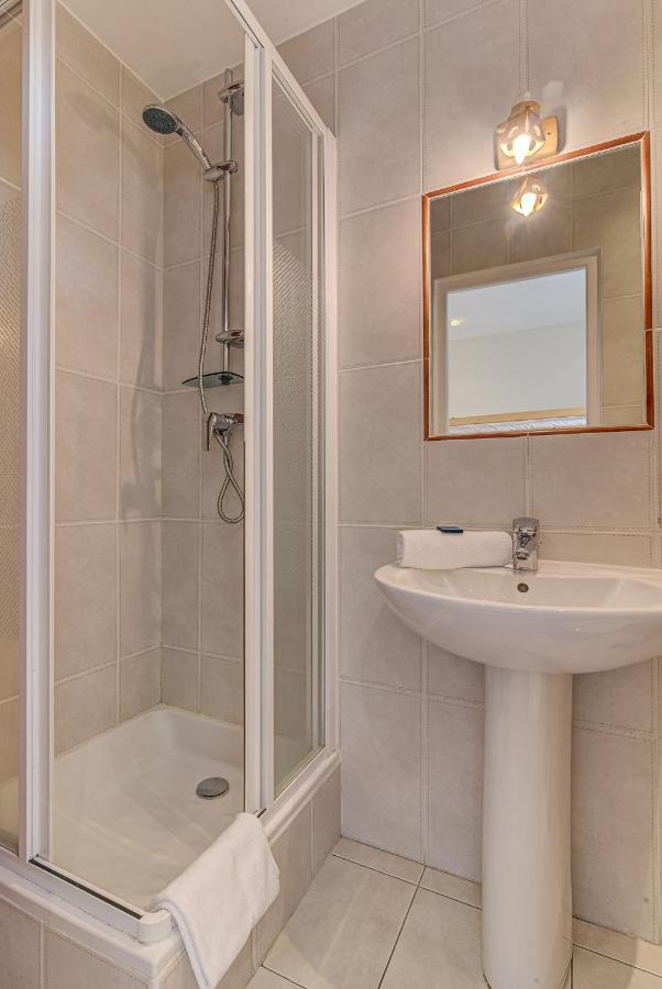 Apartment President - Alpes Travel - Central Chamonix - Sleeps 12 Exteriör bild